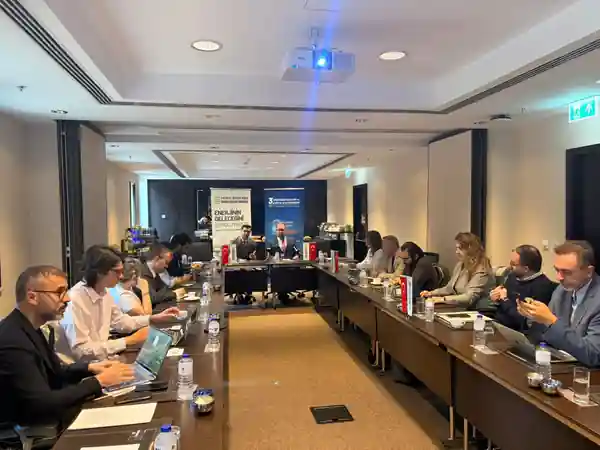 Energy journalists and EDEDER executives at the press meeting in Istanbul